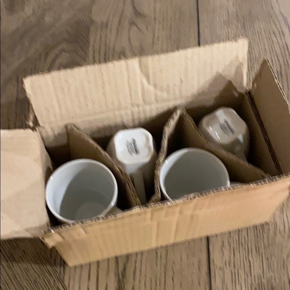 New, Tabletops Avenue 4 11oz ceramic mugs - Picture 6 of 6